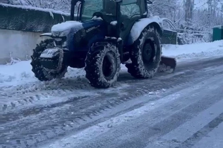 Kapanan yollarını kendi imkanları ile açtılar