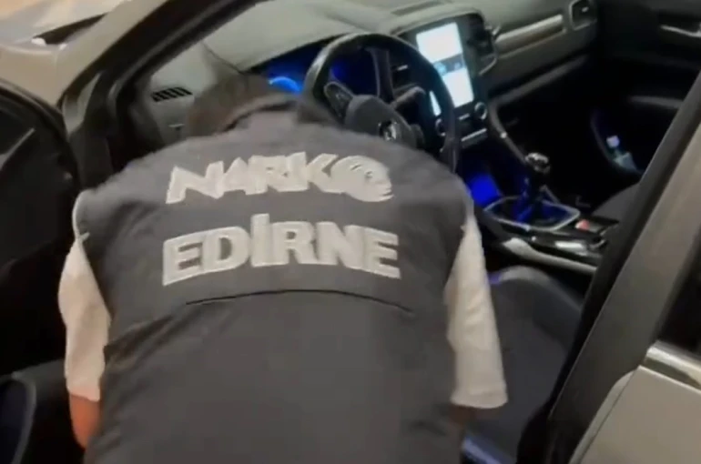 Kapıkule’de aracın gizli bölmelerinden 23 kilo 820 gram skunk çıktı