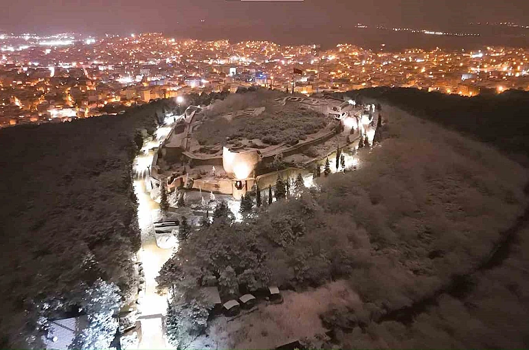 Kar altında kalan Aydos Kalesi havadan görüntülendi 