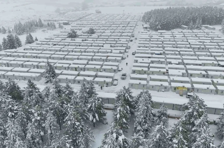 Kar kalınlığının 1 metreyi bulduğu Doğanşehir havadan görüntülendi