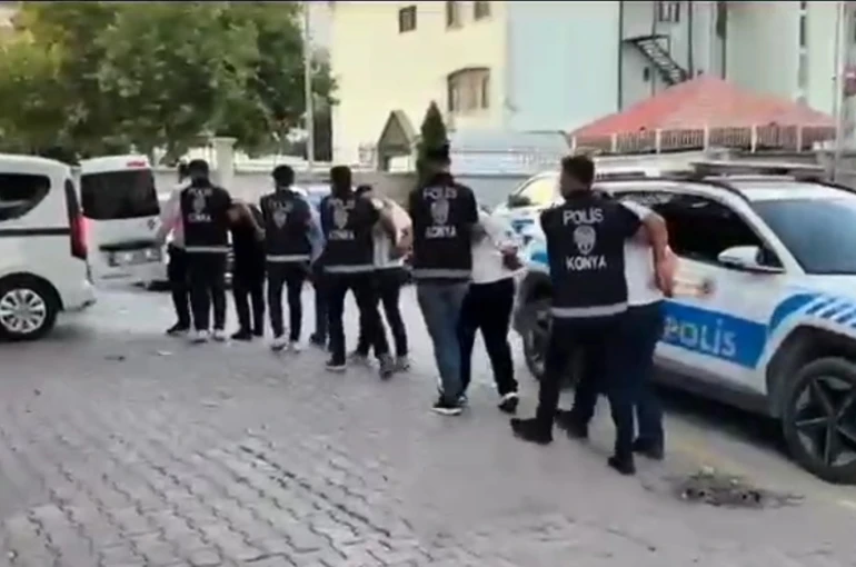 Kar maskeleriyle araç soyan 5 şüpheli yakalandı