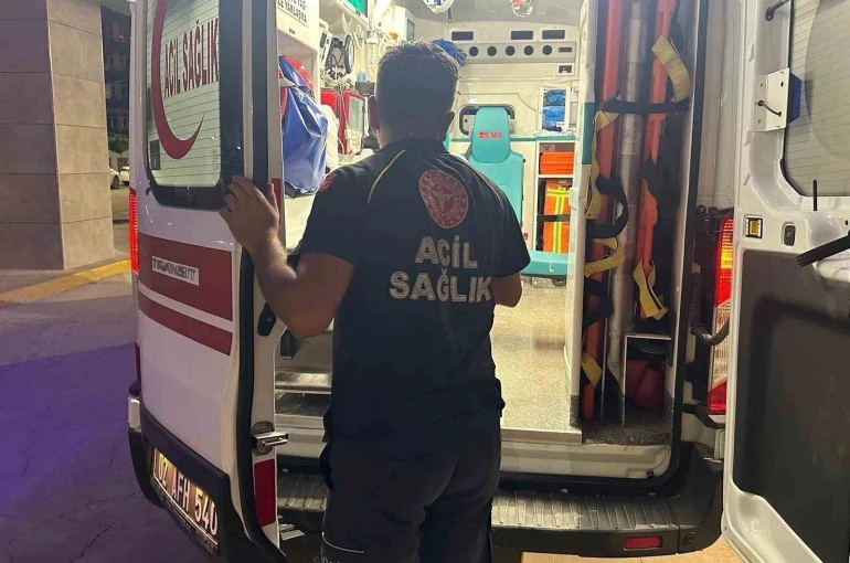 Kar temizlemek isteyen vatandaş çatıdan düştü 