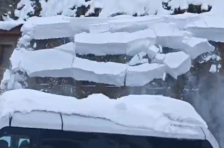 Kar temizliği sırasında facianın eşiğinden dönüldü 