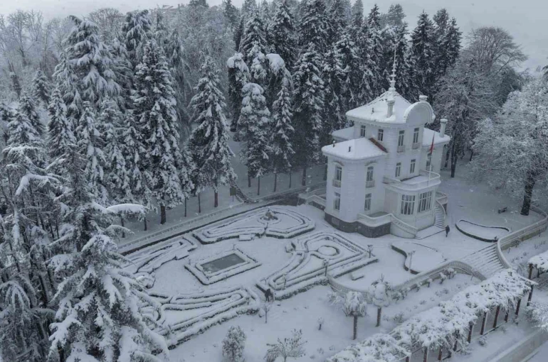 Kar Trabzon’u beyaza bürüdü 