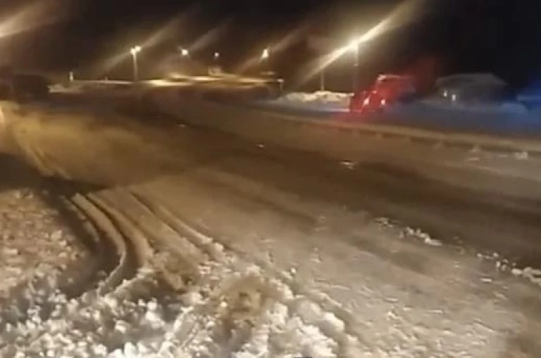 Kar ve tipi nedeniyle kapanan Kayseri-Malatya Karayolu trafiğe açıldı 