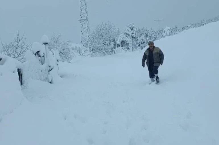 Kar yağışı Adana’da köylüyü sevindirdi
