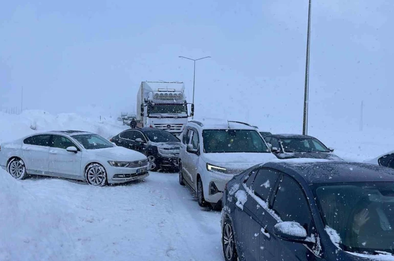 Kar yağışı kazaları beraberinde getirdi 