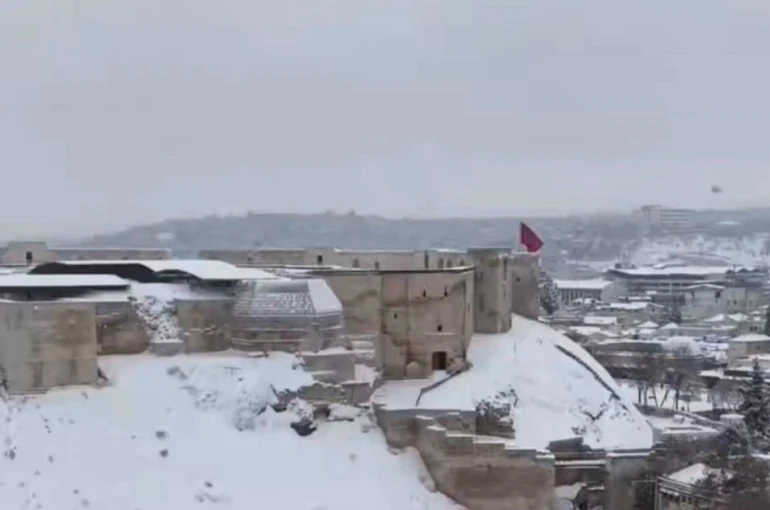 Kar yağışı sonrası Gaziantep’te kartpostallık görüntüler 