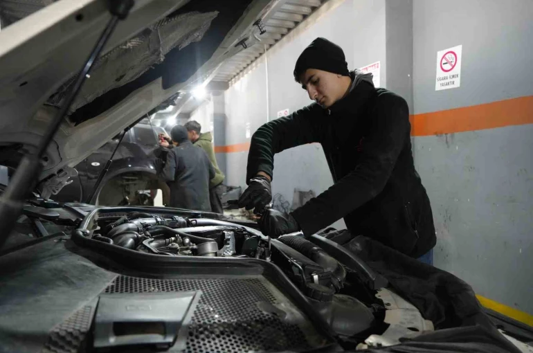 Kar yağışı sonrası kışlık araç bakım yoğunluğu arttı 