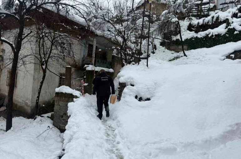 Karabük Belediyesi kış şartlarında hizmetlerini sürdürüyor