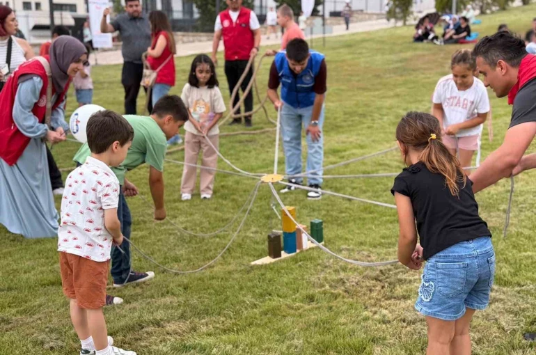 Karabük’te çocuklar karne festivalinde doyasıya eğlendi