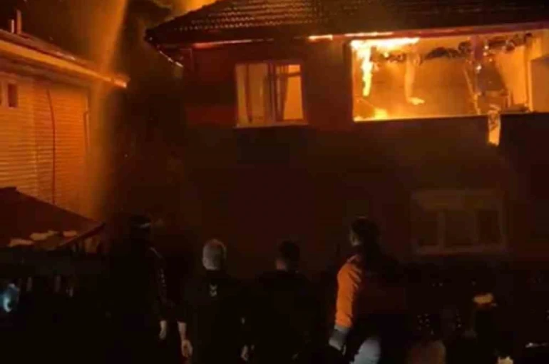 Karabük’te iki katlı evde korkutan yangın 