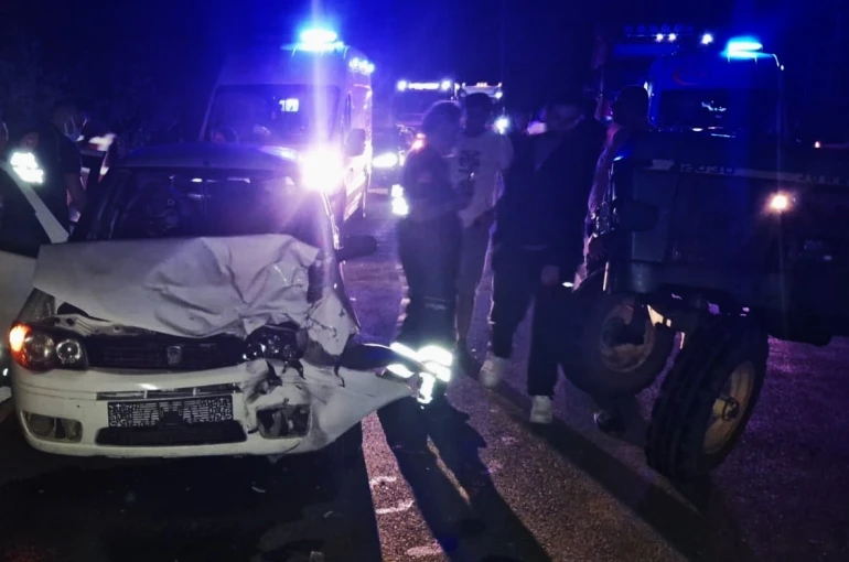 Karabük’te otomobil traktörle çarpıştı: 4 yaralı 