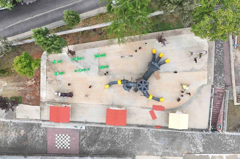 Karabük’te parklar ve spor alanları yenilenmeye devam ediyor 