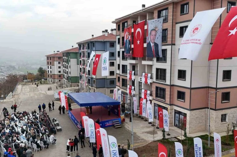 Karabük’te TOKİ konutları hak sahiplerine teslim edilmeye başlandı 