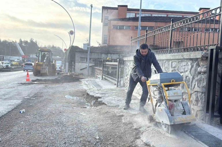 Karabük’te yol ve kaldırım seferberliği devam ediyor
