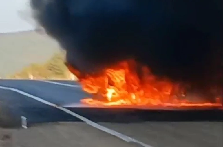 Karabük’teki feci kaza kamerada: Otomobilller alev topuna döndü 
