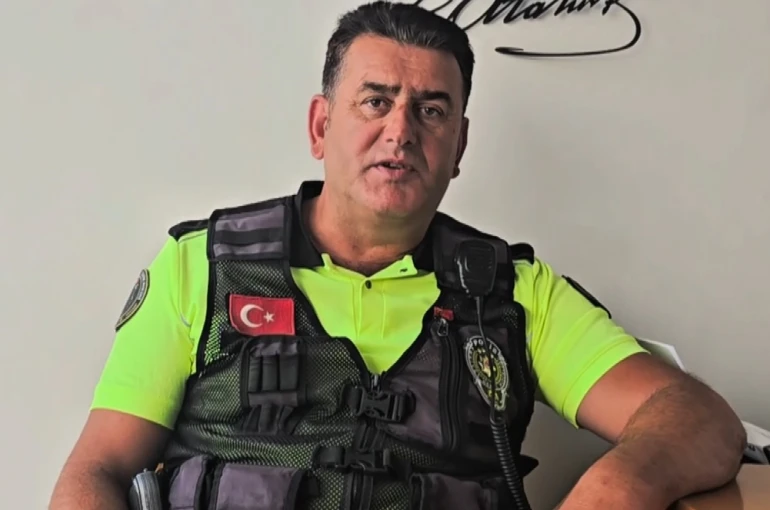 Karacabey Boğazı’nda batan teknedeki 3 kişiyi küreksiz kayıkla kurtaran kahraman trafik polisi o anları anlattı 