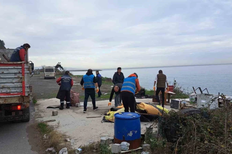 Karadeniz Ereğli’de plajlar bölgesindeki kaçak yapılan kaldırıldı 