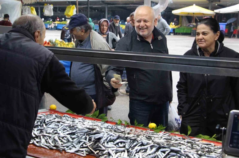 ’Karadeniz fırtınası’ balık tezgahlarını vurdu