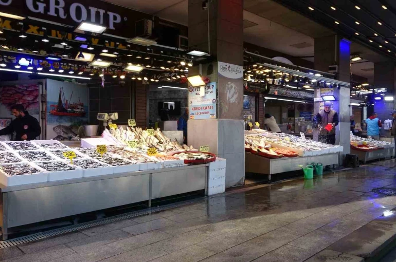 Karadeniz son 35 yılın en bereketli hamsi sezonunu yaşıyor 