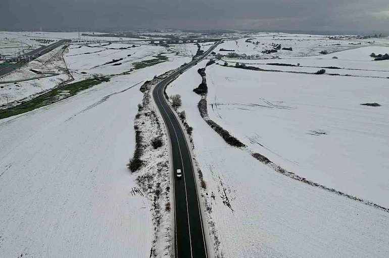 Karadeniz yaylaları değil, İstanbul: Arnavutköy’de kartpostallık kış manzarası 