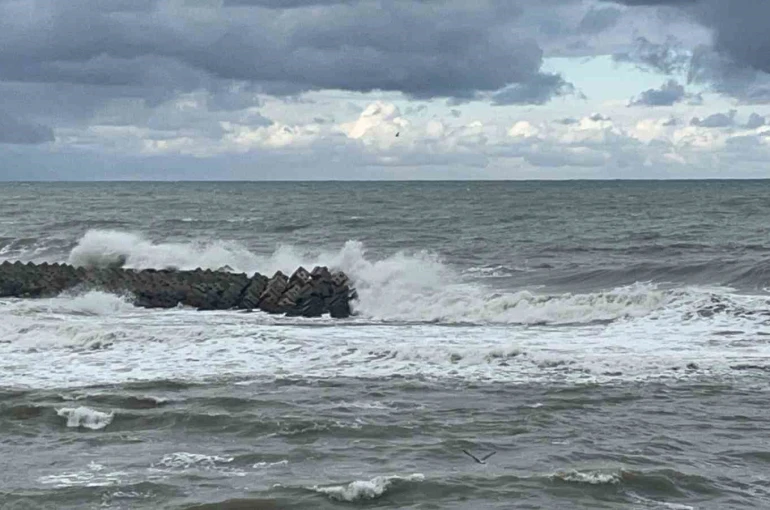 Karadeniz’de fırtına etkili oluyor 