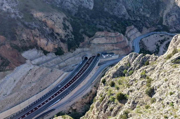 Karadeniz’i İç Anadolu’ya bağlayan Kırkdilim Tünelleri’nden 1 ayda 250 bin araç geçti