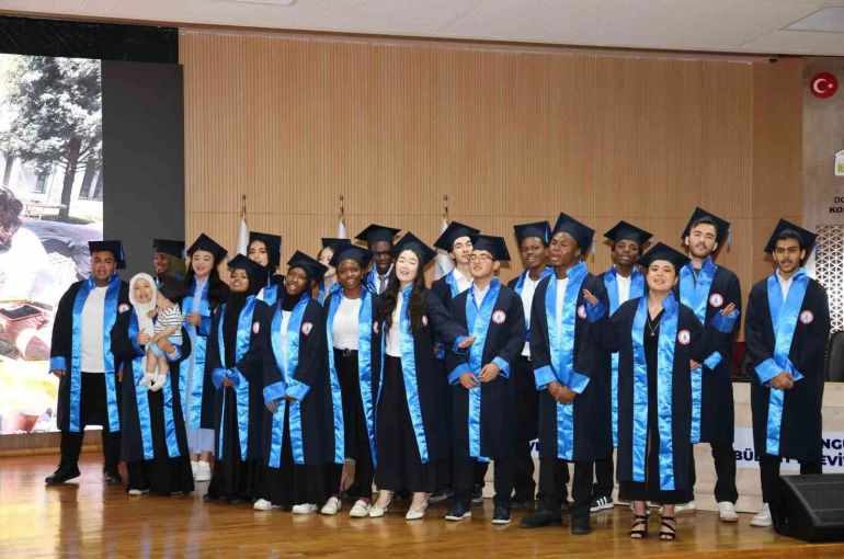Karaelmas TÖMER’de mezuniyet coşkusu: Uluslararası öğrenciler yükseköğretim yolculuklarına uğurlandı 