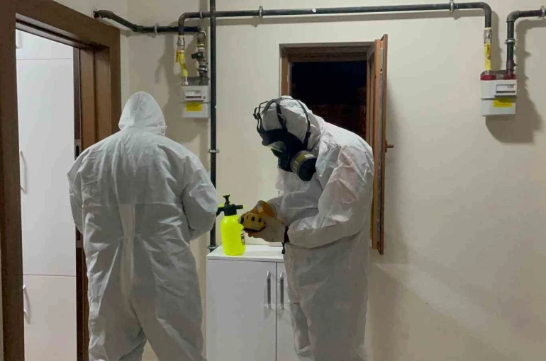 Karaman’da 6 katlı apartmanda böcek ilacı alarmı: Bina sakinleri tahliye edildi 
