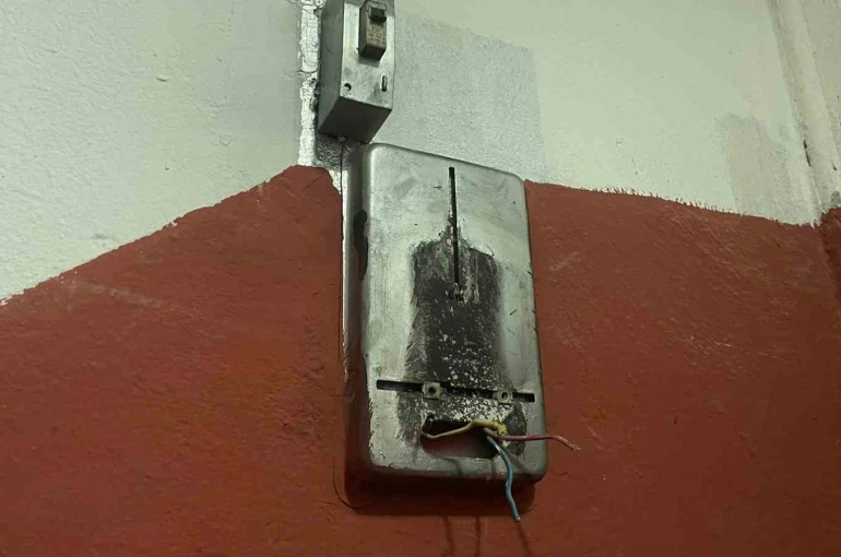 Karaman’da akıllara durgunluk veren hırsızlık: Evin elektrik sayacını çaldılar 