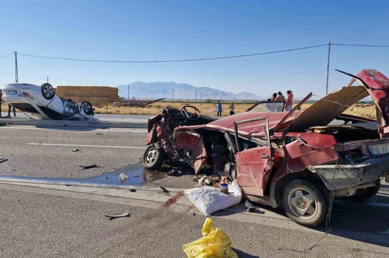 Karaman’da feci kaza: 2’si çocuk 6 yaralı 