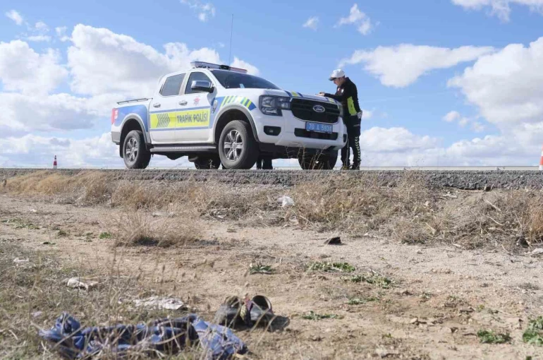Karaman’da gelincik toplarken otomobilin çarptığı yaşlı kadın hayatını kaybetti 