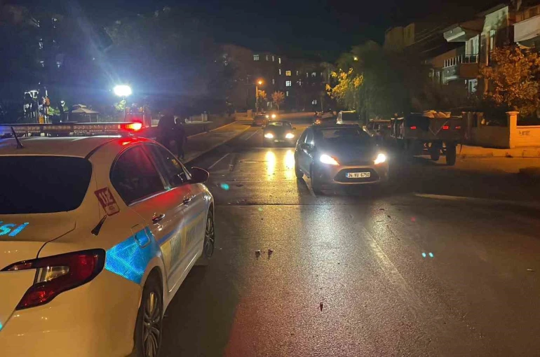 Karaman’da motosiklet traktörün römorkuna çarptı: 1 yaralı