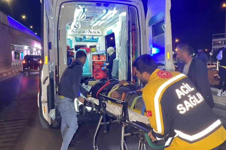 Karaman’da motosiklet yayaya çarptı: 2 yaralı 