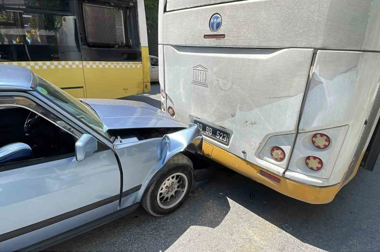 Karaman’da otomobil halk otobüsüne çarptı: 1 yaralı