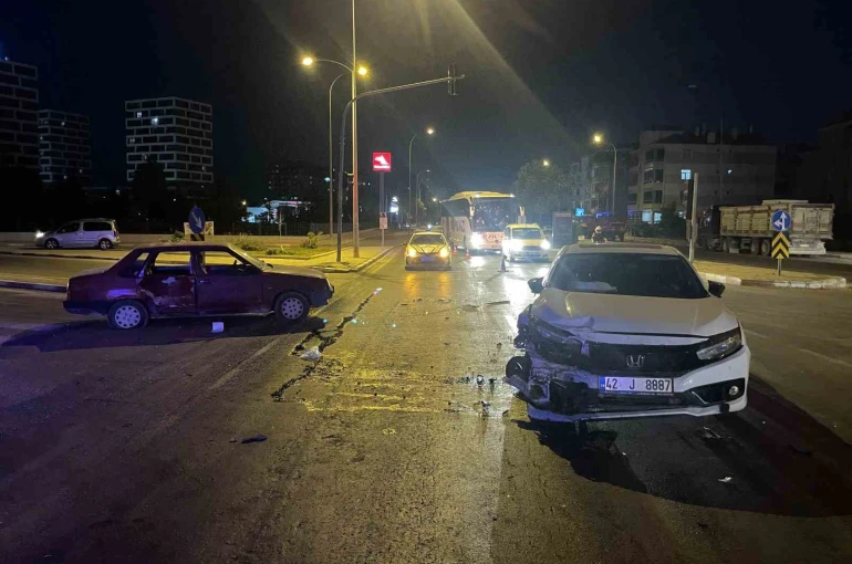 Karaman’da otomobiller çarpıştı: 2 yaralı