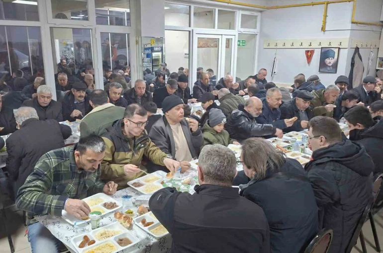 Karaören köylüleri ve misafirleri iftar yemeğinde bir araya geldi 