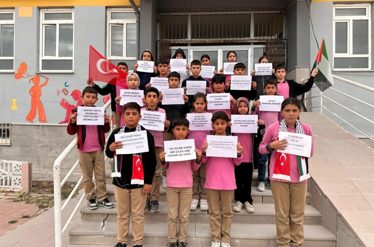 Karapınar'da küçük öğrencilerden Filistin için anlamlı etkinlik