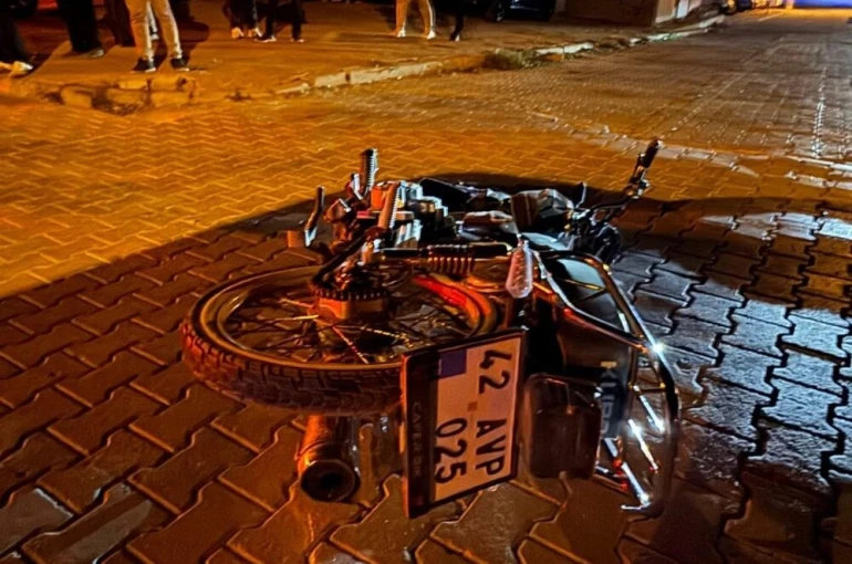 Karapınar'da motosiklet ile otomobil çarpıştı: 2 yaralı