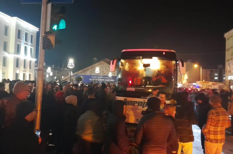 Karapınar'da umre yolcuları dualarla uğurlandı