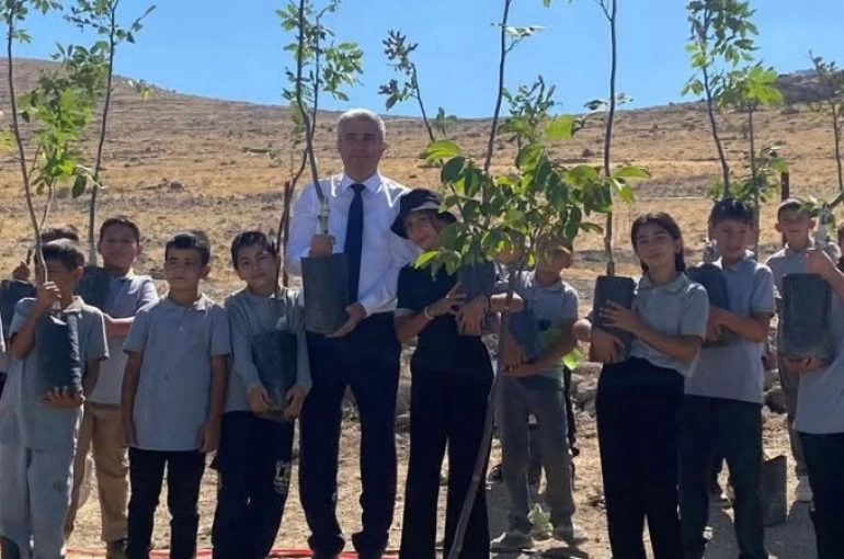 Karapınar’da "100 Öğrenci 100 Fidan" etkinliği