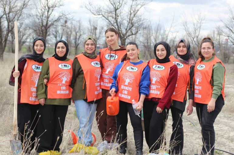 Karapınar’da erozyon sahasına fidan dikildi 