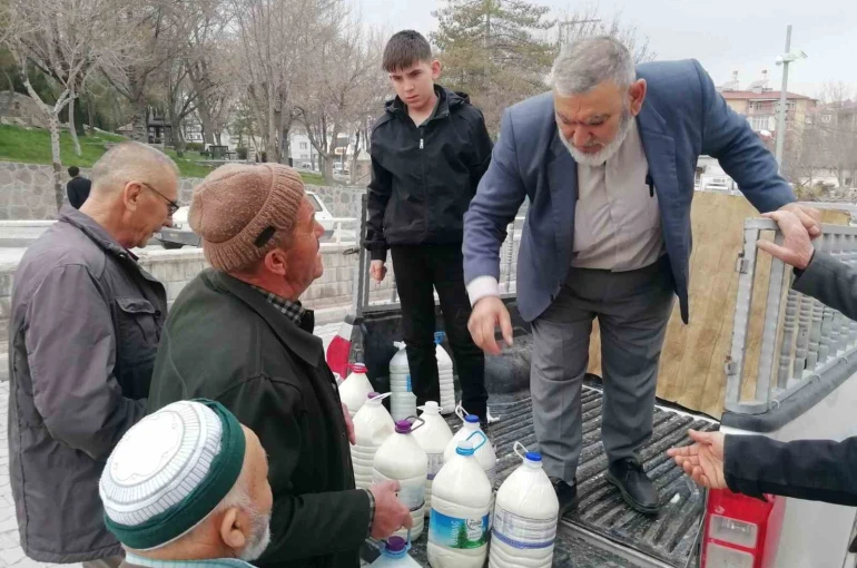 Karapınar’da gönülleri ısıtan dayanışma: 20 ton sütü ücretsiz dağıttı
