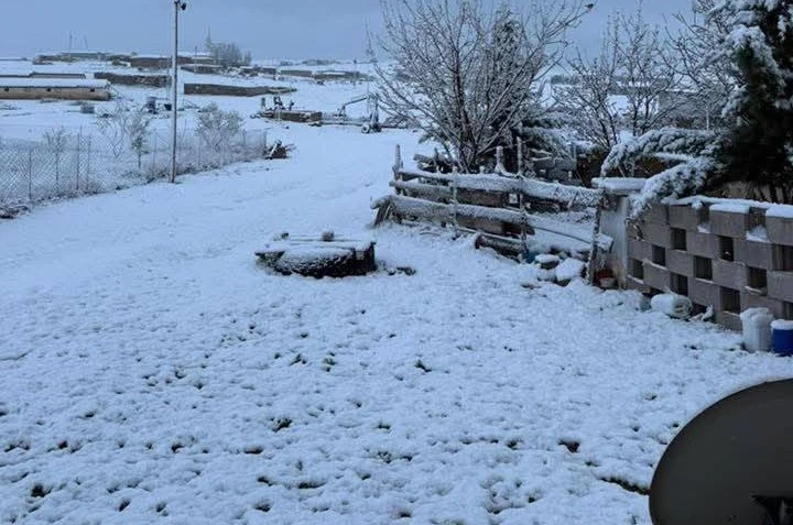 Karapınar’da nisan ayında kar yağışı