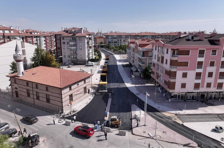 Karatay Belediyesi Karakayış Caddesi’nde sıcak asfalt çalışmalarını tamamladı