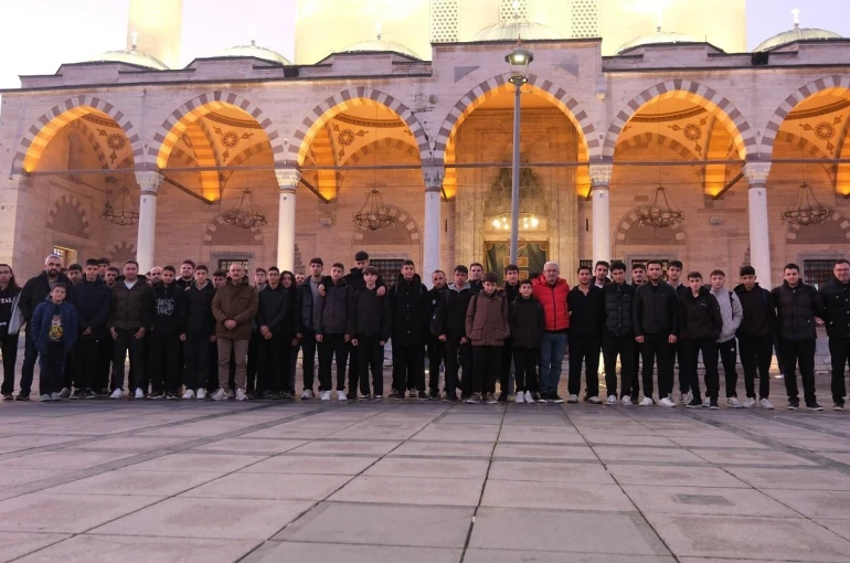Karatay’da öğrenciler sabah namazı programında buluşuyor