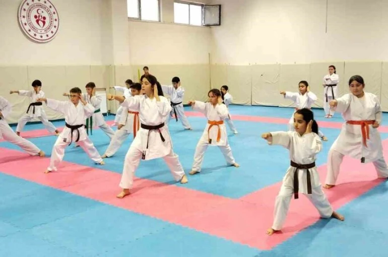 Karate Kış Okulu 3. Grup çalışmaları sürüyor