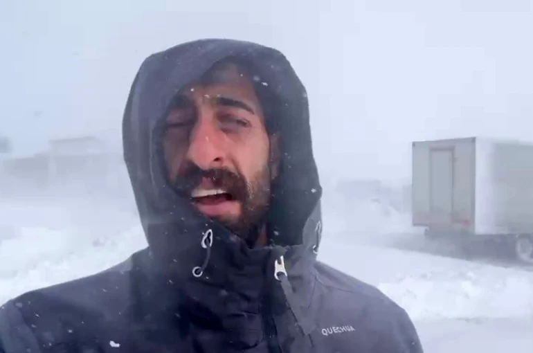 Karayazı’da fırtına etkili oluyor 