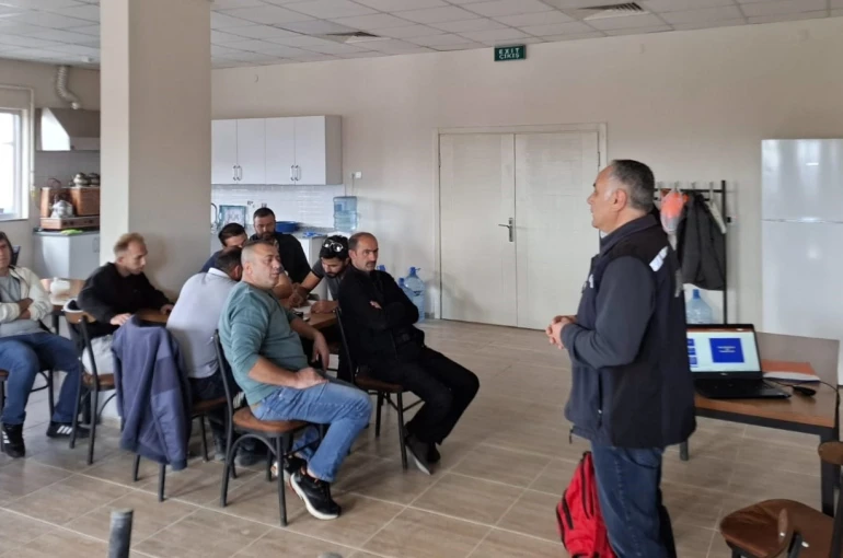 Karayolları 106. Şube Şefliği personellerine sivil savunma eğitimi verildi 